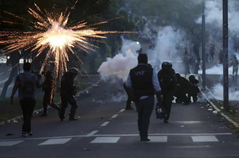 El liacuteder opositor Camacho tendraacute la atencioacuten meacutedica en la caacutercel
