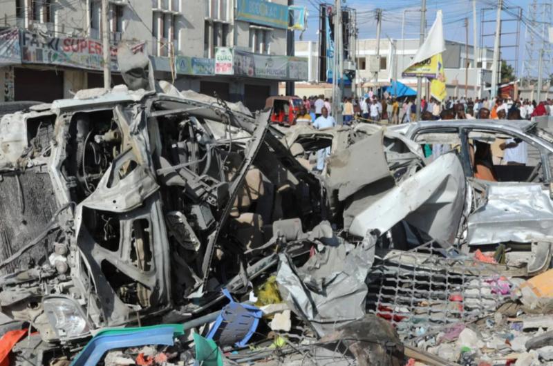 Al menos 19 muertos en un doble atentado con coche bomba de islamistas radicales en Somalia