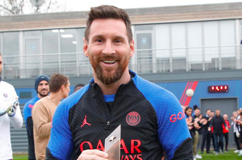 Lionel Messi fue homenajeado con un pasillo de honor en su regreso al PSG