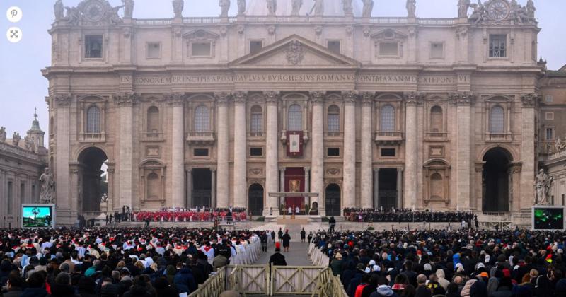 Benedicto XVI fue sepultado en las criptas de la Basiacutelica de San Pedro