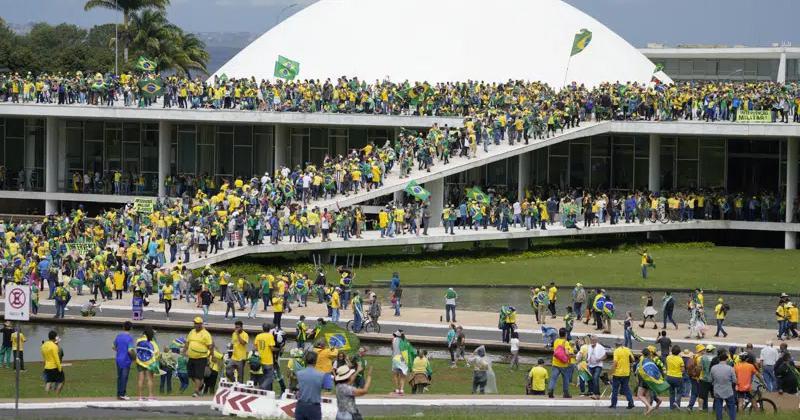 Bolsonaristas radicales invadieron el Palacio presidencial de Brasil