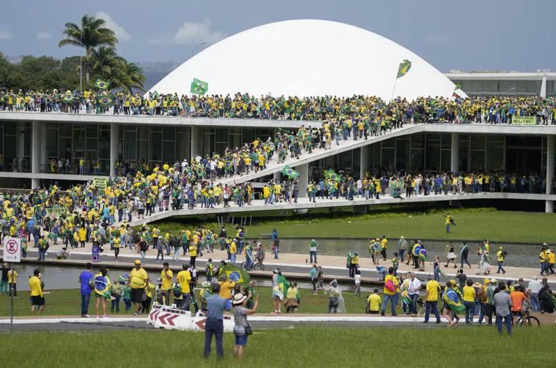 Bolsonaristas radicales invadieron el Palacio presidencial de Brasil