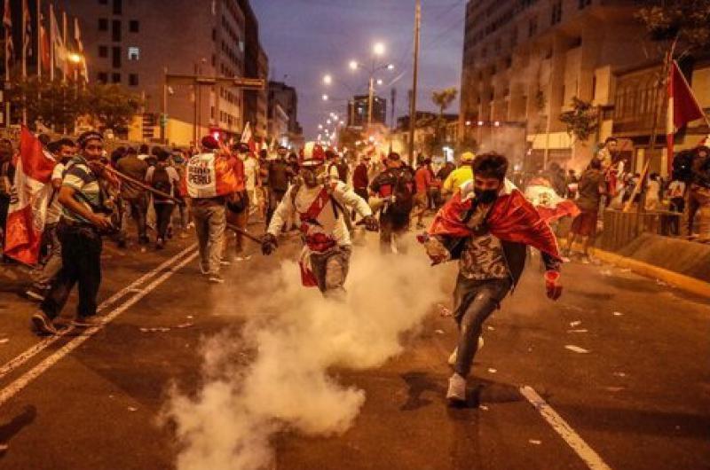 Dos nuevos muertos por las protestas en Peruacute