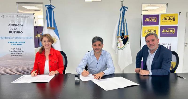 Firman acuerdo de cooperacioacuten para la culminacioacuten de estudios secundarios