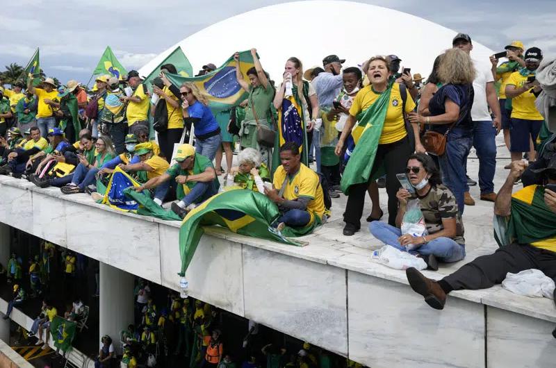 Bolsonaristas detenidos son trasladados al penal de Papuda