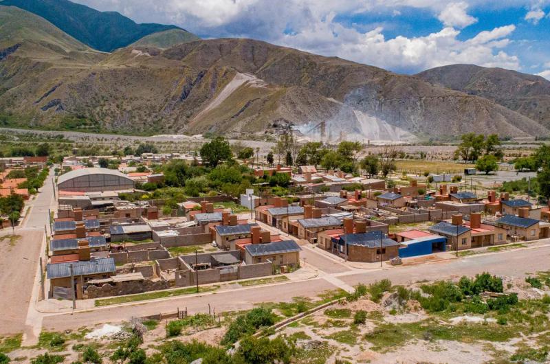 Volcaacuten reconstruido con la unioacuten del Pueblo Jujentildeo