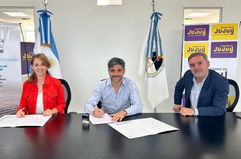 Firman acuerdo de cooperacioacuten para la culminacioacuten de estudios secundarios