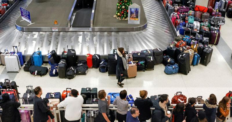 Caos en aeropuertos de EEUU despueacutes de que una falla informaacutetica paralizara vuelos