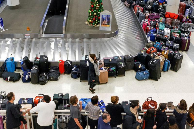 Caos en aeropuertos de EEUU despueacutes de que una falla informaacutetica paralizara vuelos
