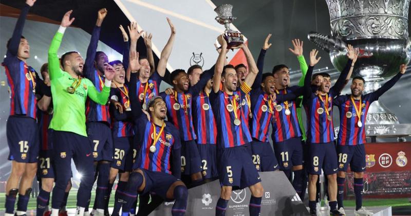 Barcelona vencioacute al Real Madrid y se quedoacute con la Supercopa de Espantildea