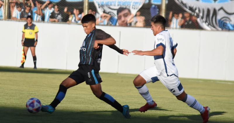 Gimnasia empatoacute ayer ante Juventud Antoniana