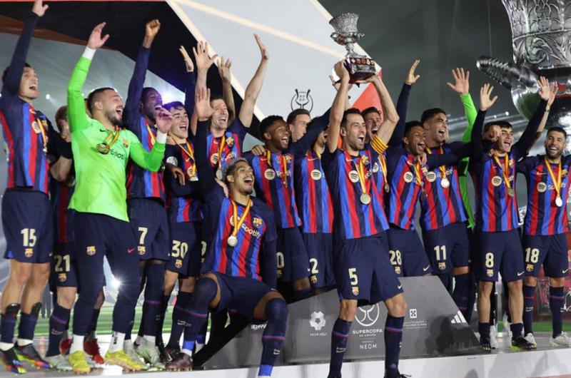 Barcelona vencioacute al Real Madrid y se quedoacute con la Supercopa de Espantildea