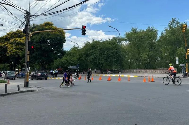 Prueba piloto de senda peatonal en puente Lavalle