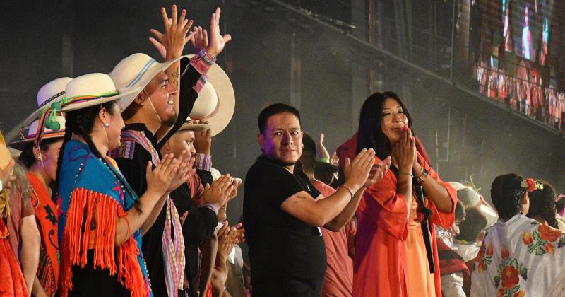 Los Tekis le pusieron magia carnavalera a la tercera luna del Cosquiacuten