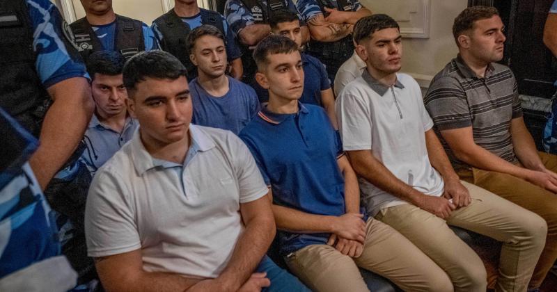 La Fiscaliacutea pidioacute prisioacuten perpetua para los ocho acusados de matar a golpes a Fernando 