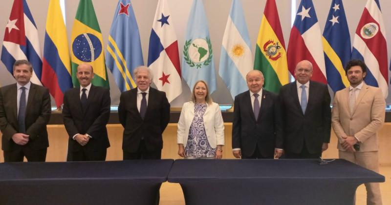 Giacoppo participoacute de firma de acuerdo de cooperacioacuten entre  el Parlatino y la OEA