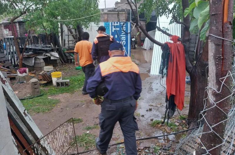 La Direccioacuten de Emergencias asistioacute a familias damnificadas por las fuertes lluvias