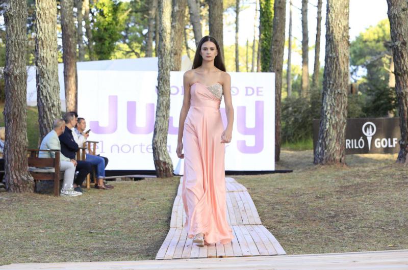 Disentildeadores de Jujuy y el Norte Grande presentaron sus creaciones en Cariloacute