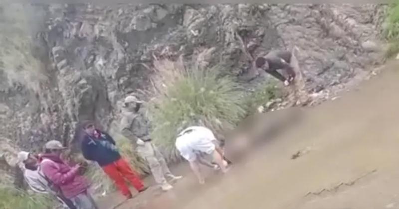 Quiso cruzar la                 frontera fue arrastrado por el riacuteo y murioacute