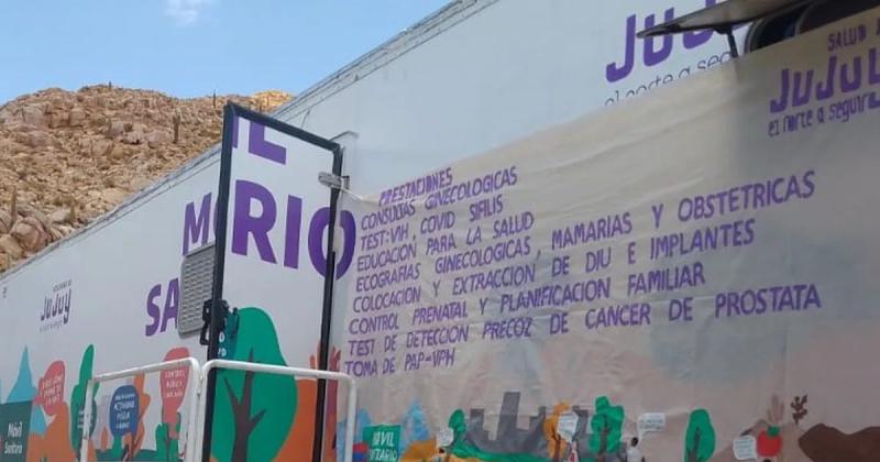Vaacutendalos dantildearon e intentaron robar en el moacutevil sanitario