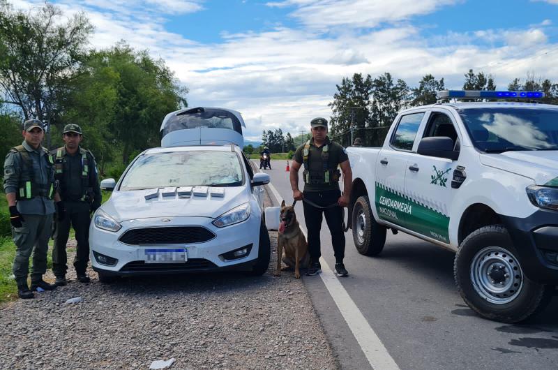 Viajaban con dos menores en los asientos traseros para ocultar 5 kilos de cocaiacutena