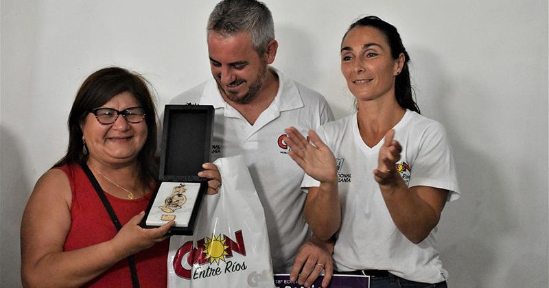 Jujentildea obtuvo la Rueca de Oro en la Fiesta de la Artesaniacutea en Coloacuten