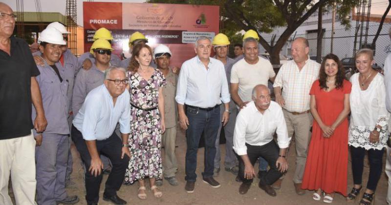 El Gobernador presidioacute acto de inicio de construccioacuten de dos escuelas