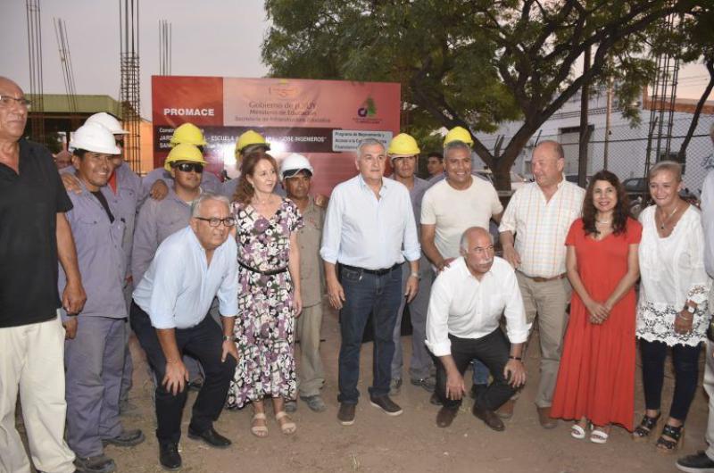 El Gobernador presidioacute acto de inicio de construccioacuten de dos escuelas