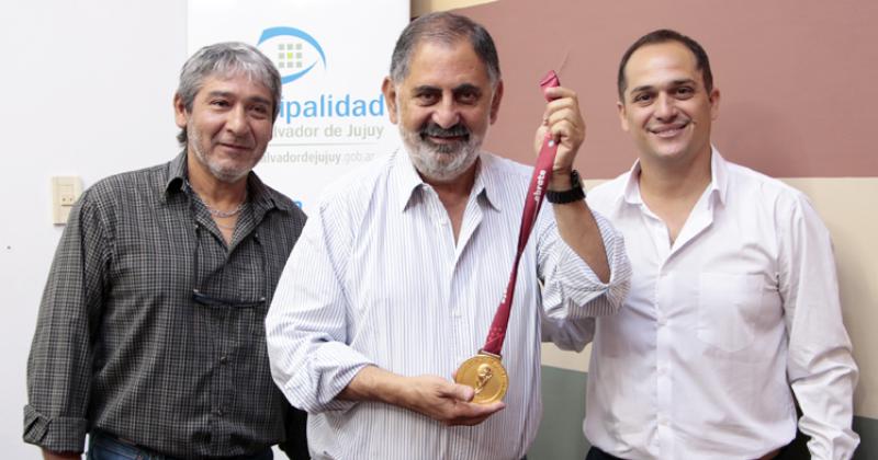 Meacutedico de la seleccioacuten campeona del mundo visitoacute al intendente Jorge