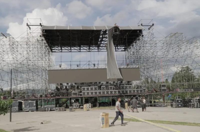 Ya se va terminando el imponente escenario montado en Ciudad Cultural