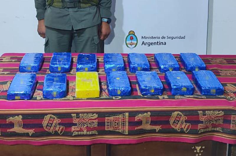 Intentan ingresar al paiacutes con maacutes de 18 kilos de cocaiacutena