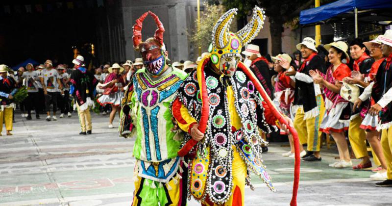 Gran cantidad de puacuteblico acompantildeoacute los tradicionales corsos sampedrentildeos