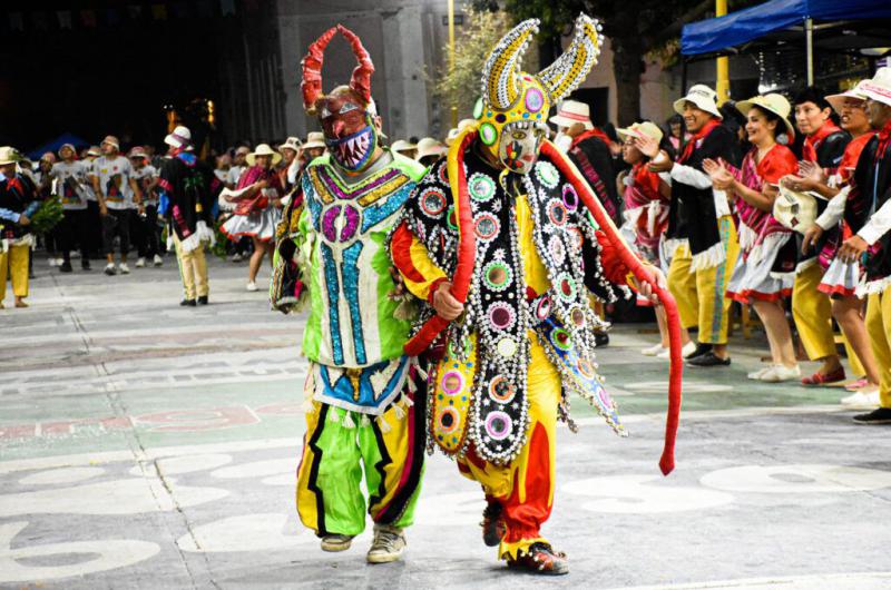 Gran cantidad de puacuteblico acompantildeoacute los tradicionales corsos sampedrentildeos