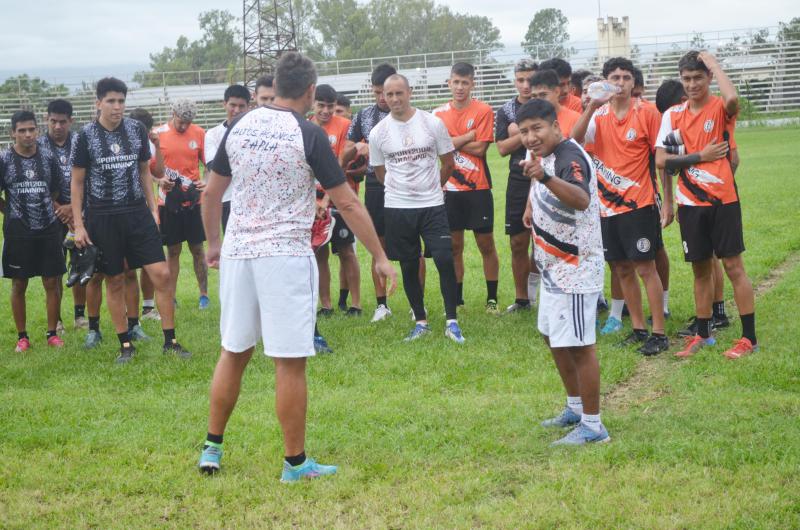Torres Espinoza Barros y Goacutemez las caras nuevas en Altos Hornos Zapla
