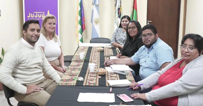 Impulsan trabajo conjunto para potenciar emprendimientos de joacutevenes indiacutegenas