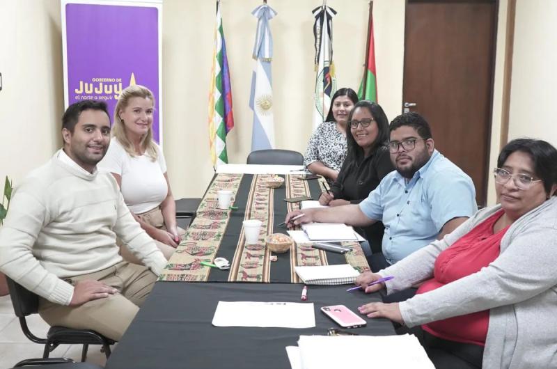 Impulsan trabajo conjunto para potenciar emprendimientos de joacutevenes indiacutegenas
