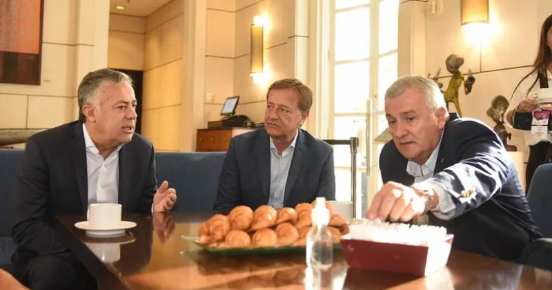 Desayuno y almuerzo a pura rosca y fotos para el aacutelbum de campantildea