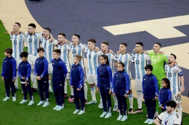 Scaloni convocoacute a todo el plantel campeoacuten del mundo
