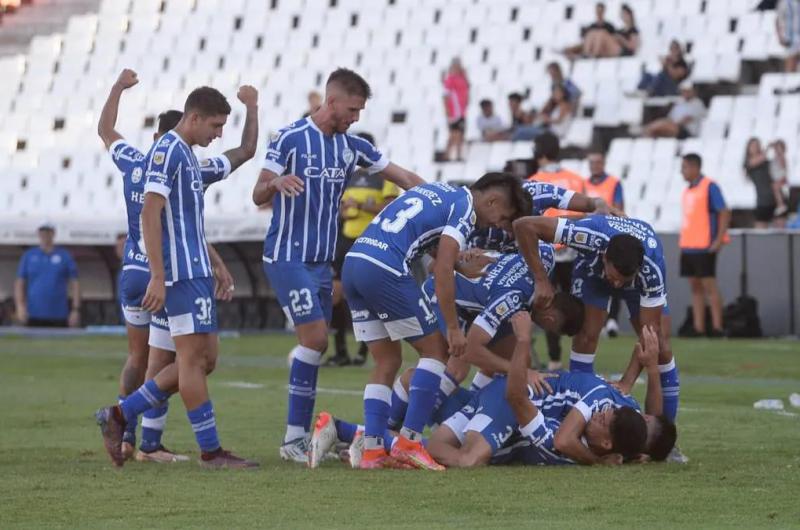 Godoy Cruz le ganoacute 2 a 0 a Racing Club en el estadio Malvinas Argentinas