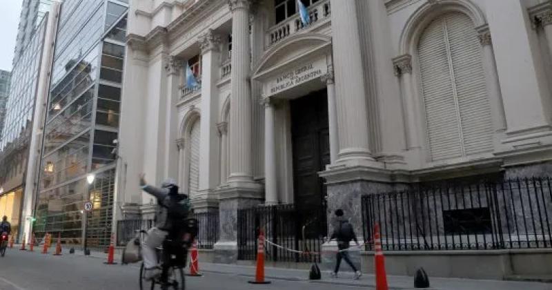 Bancos puacuteblicos y privados ya ingresaron al canje de deuda local