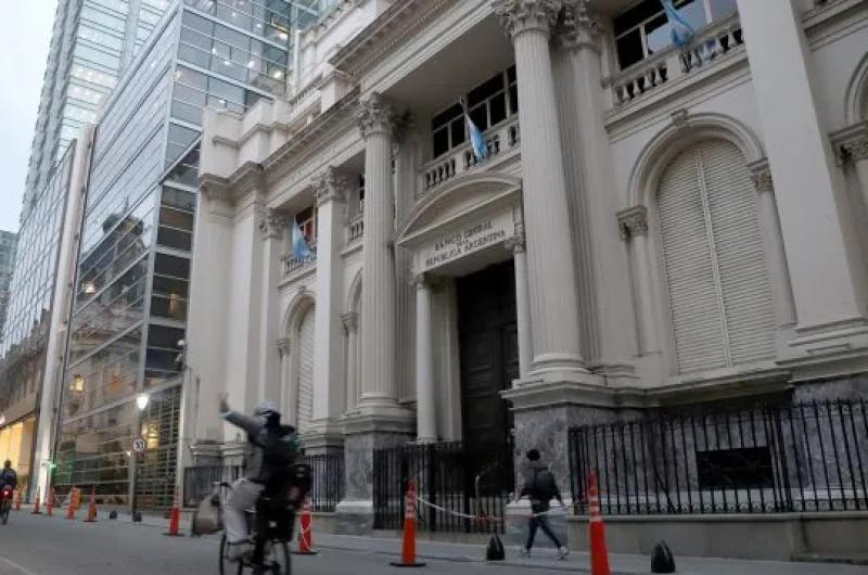 Bancos puacuteblicos y privados ya ingresaron al canje de deuda local