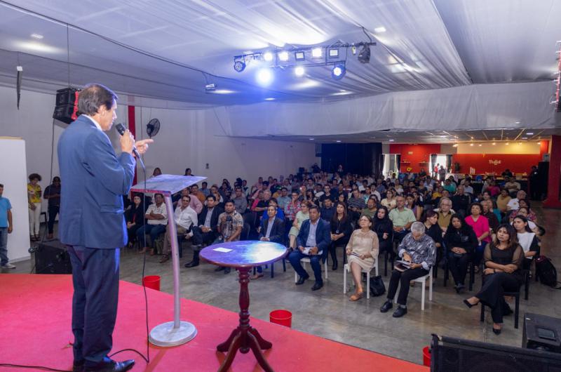 Carlos Sadir se reunioacute con referentes de la iglesia Evangeacutelica