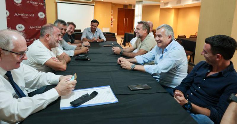 Con el llamado a la unidad Morales se reunioacute con Luis Juez y de Loredo