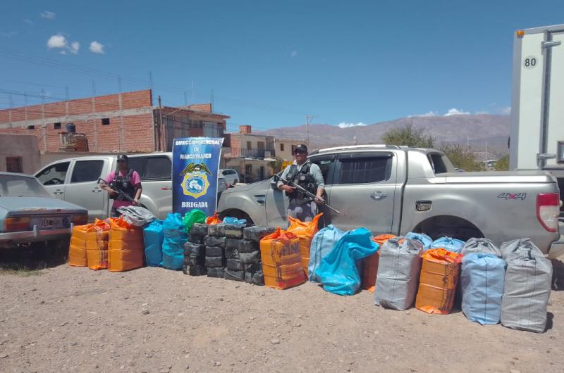 Brigada de narcotraacutefico secuestroacute maacutes de mil kilos de hojas de coca