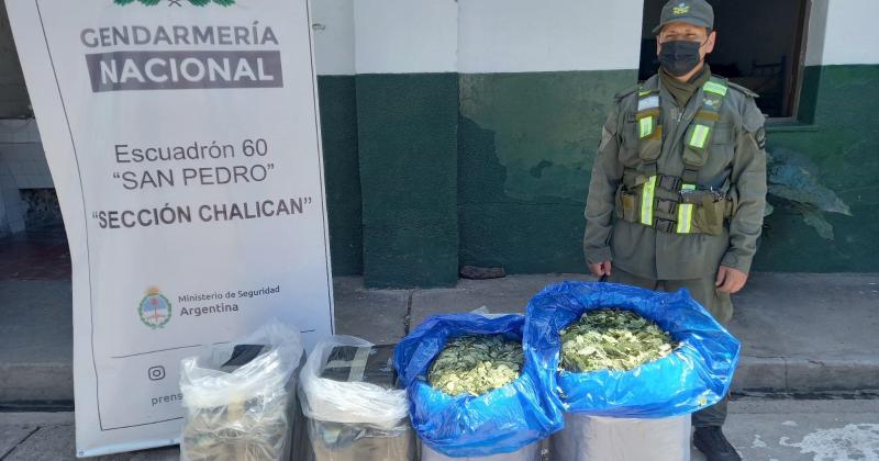 Incautan 53950 atados de cigarrillos 220 kilos de hojas de coca y 92 cubiertas 