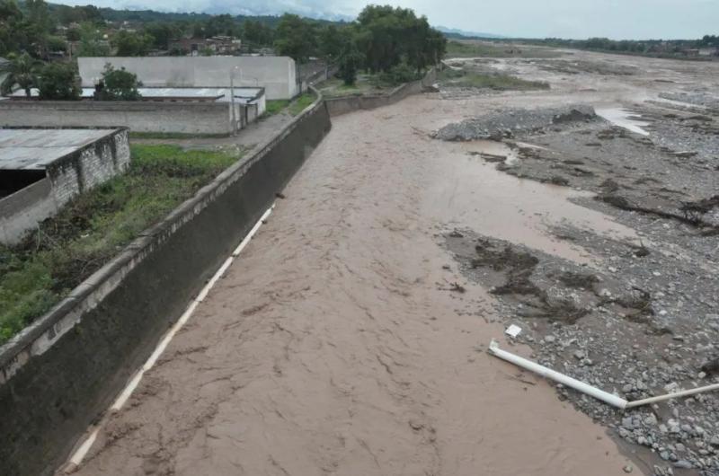 Hallaron un cadaacutever bajo el Puente San Martiacuten y realizan un rastrillaje