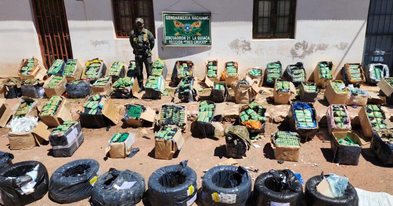Gendarmes incautan 1484 kilos de hojas de coca en dos procedimientos