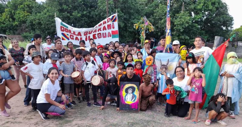 Encuentro de nintildeeces de comunidades guaraniacutees en Calilegua