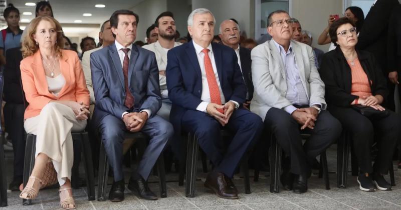 El gobernador Morales y el ministro Sadir inauguraron una escuela en Libertador