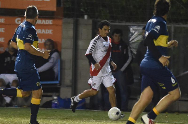 Este domingo jugaraacuten el superclaacutesico Senior River y Boca en el 23 de Agosto